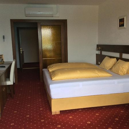 Villa Desiree - Hotel Garni - Adults Only Villach Esterno foto