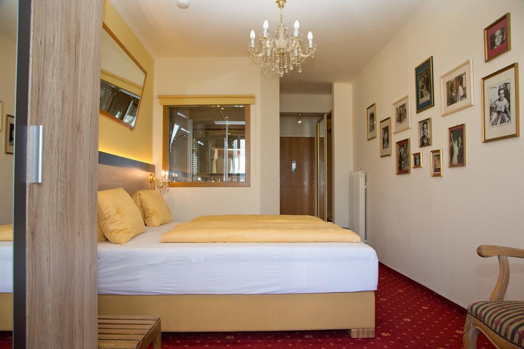 Villa Desiree - Hotel Garni - Adults Only Villach Esterno foto