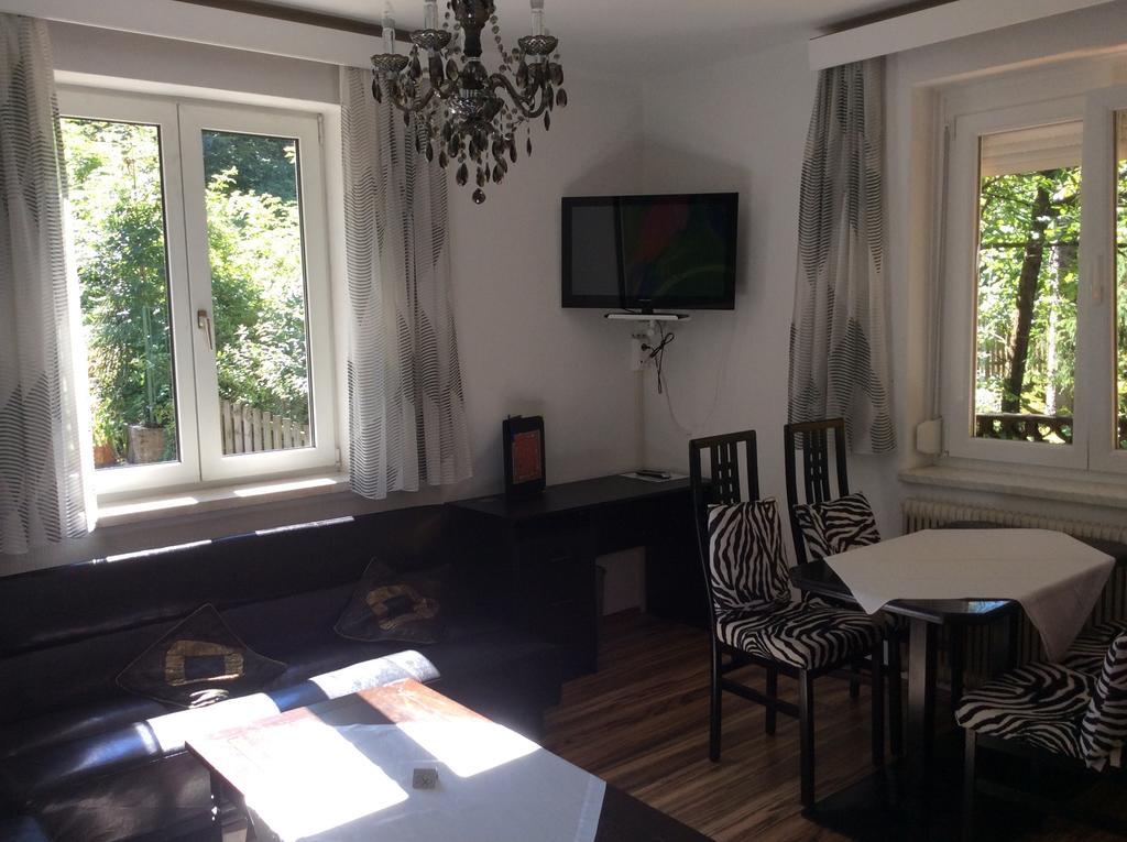 Villa Desiree - Hotel Garni - Adults Only Villach Esterno foto