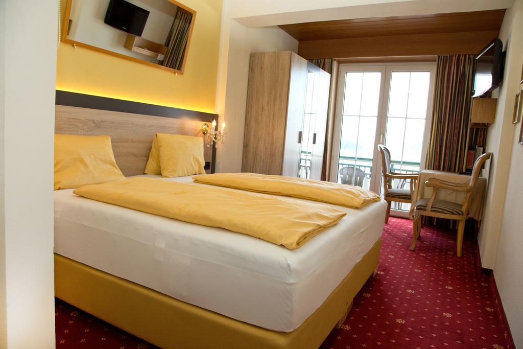 Villa Desiree - Hotel Garni - Adults Only Villach Esterno foto